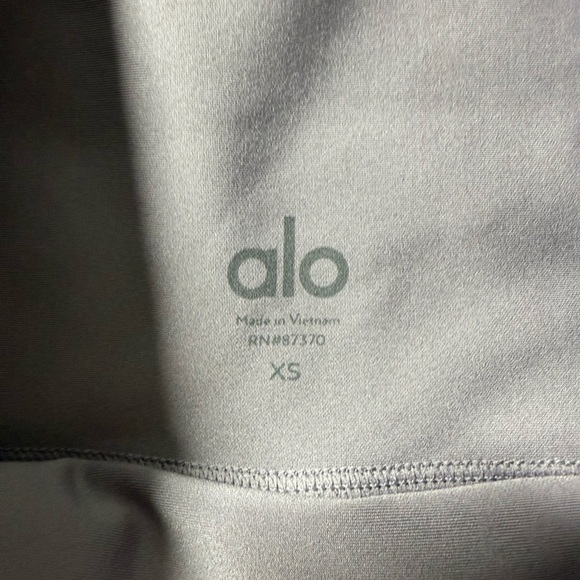 Alo Yoga Set 2 Piece Outfit Airlift Leggings Crop Top Bra Lavender Purple XS - Picture 4 of 5